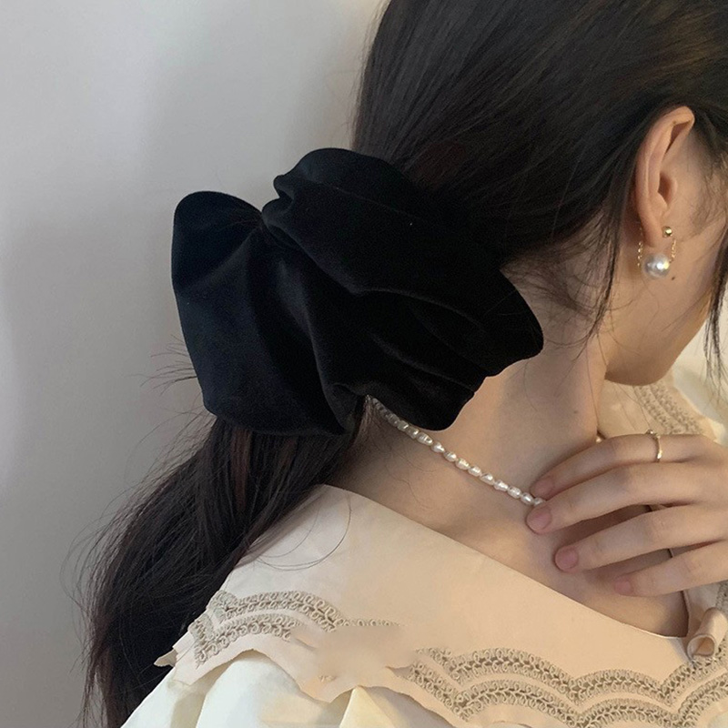 Oversize Black Velvet Scrunchi - Freshwater Line 评论和价格