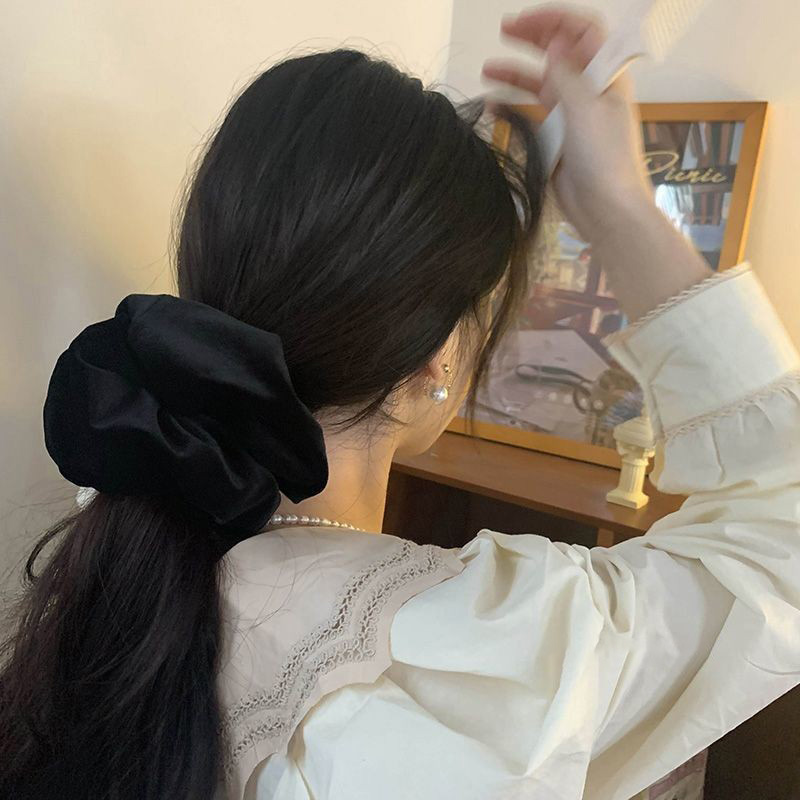 Oversize Black Velvet Scrunchi - Freshwater Line 评论和价格